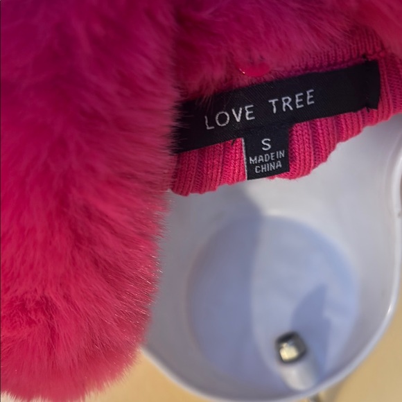 Love Tree Women's Pink Sweater with Faux Fur Collar - Picture 6 of 7